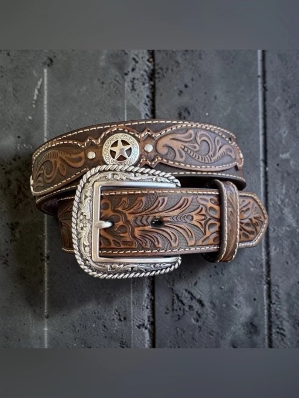 NWT Ariat Tooled Leather Western Belt Brown Silver Buckle Star Concho Size 32